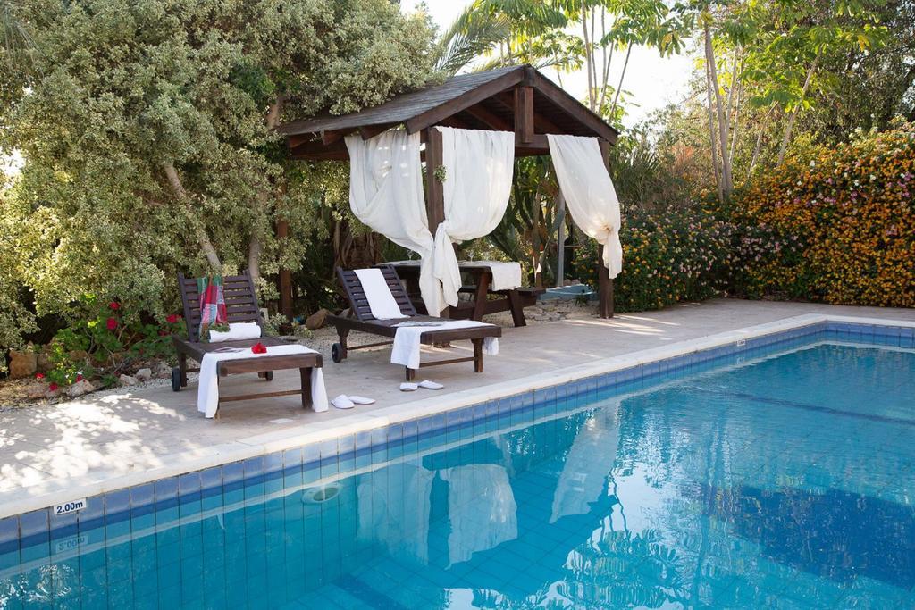 Coral Bay Sunkiss Villa Exterior photo